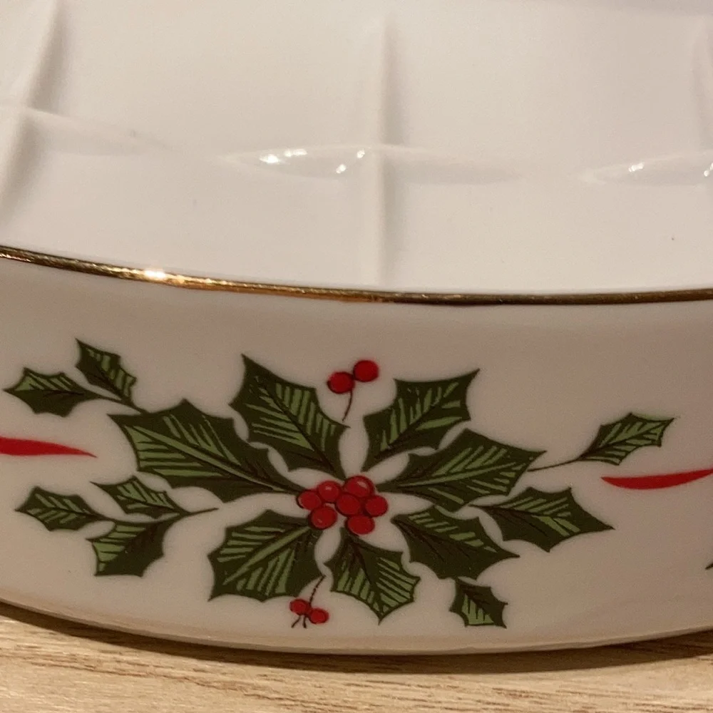 Holiday soap dish with holly and berries
